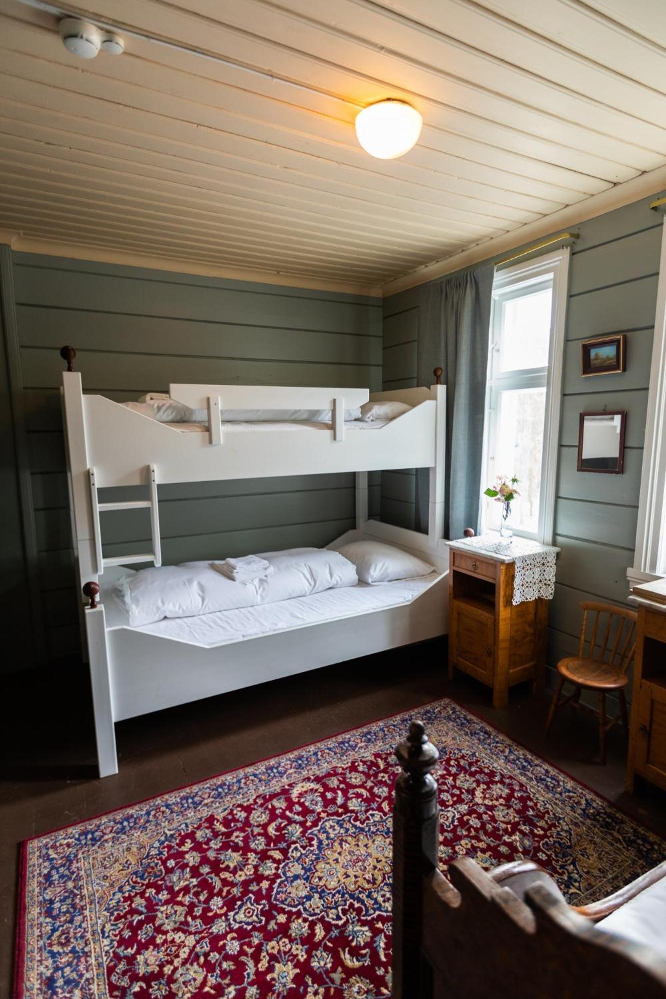 Lodgen Stryn Room photo